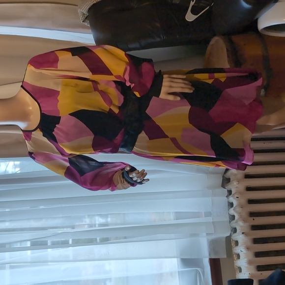 Karl Lagerfeld Dresses & Skirts - Karl Lagerfeld Vibrant Abstract Long Sleeve Feminine Flowy Dress